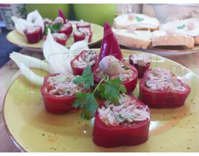 ЗЕЛЕНЧУКОВИ САЛАТИ С ПАСТЕТ, САЗДЪРМА И МЕСА