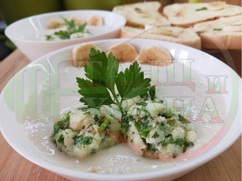 Българска бананова сурова сладко солена супа 