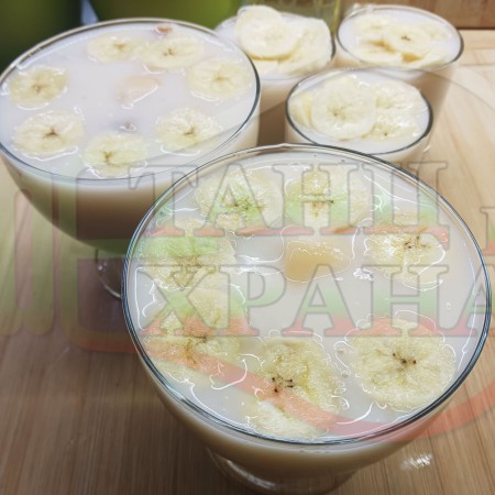 Български млечен полутечен кремообразен десерт 