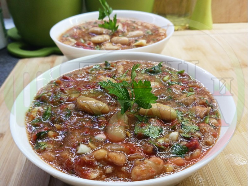 Българска бобена салата 