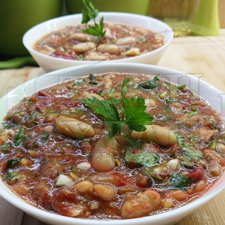 Българска бобена салата 