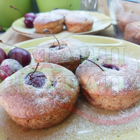 Български черешови сладки мини постни кексчета 