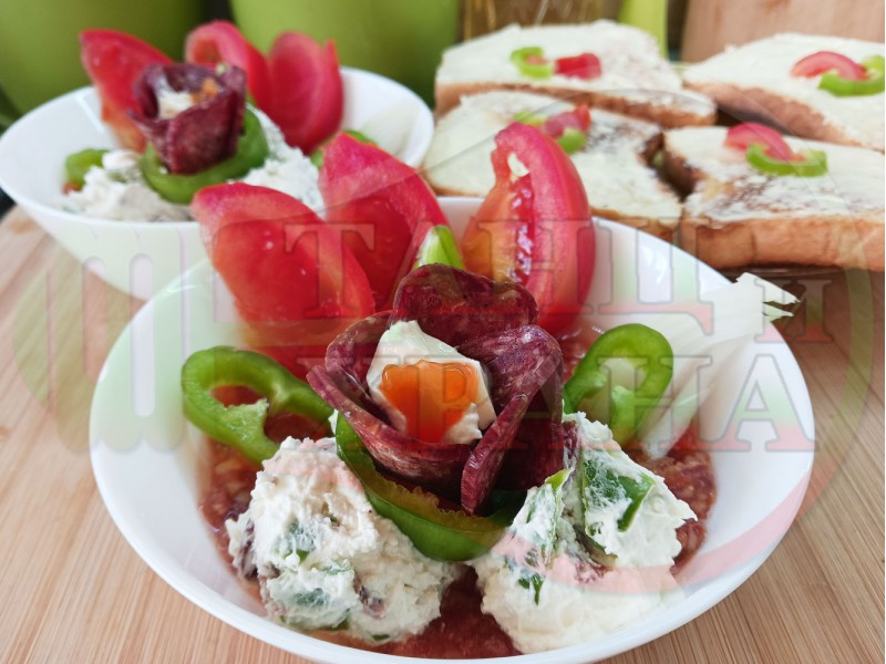 Българска доматена студена сурова супа 