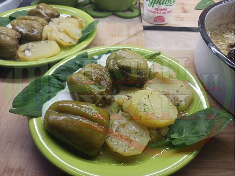 Зелени пълнени чушки 