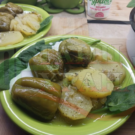 Зелени пълнени чушки 