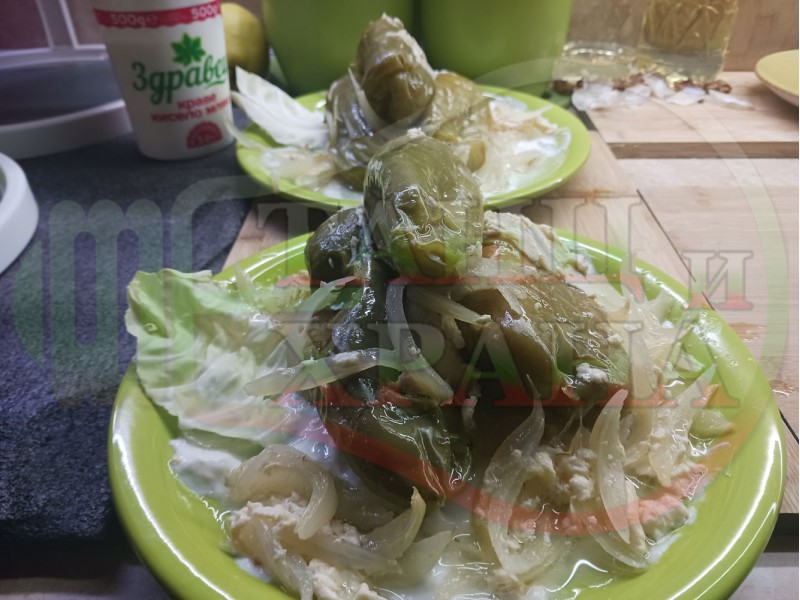 Български зелени пълнени чушки 