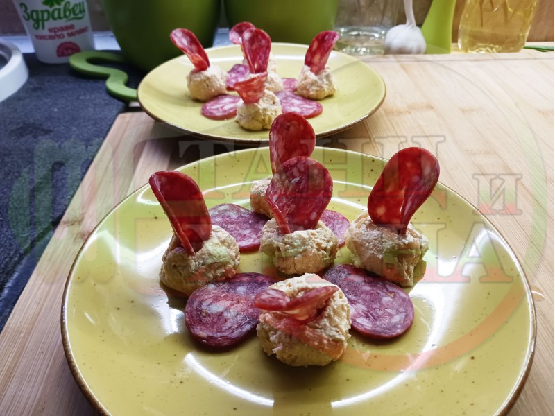 Българско сиреново сурово топчесто мезе 