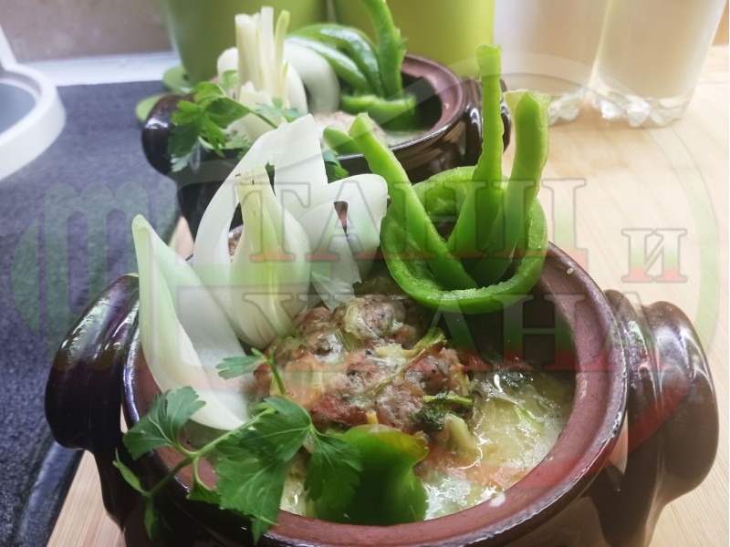 Гювечета с кюфтета 