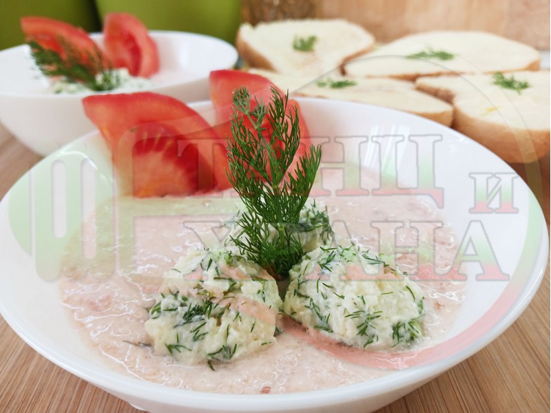 Българска доматена сурова млечна супа 
