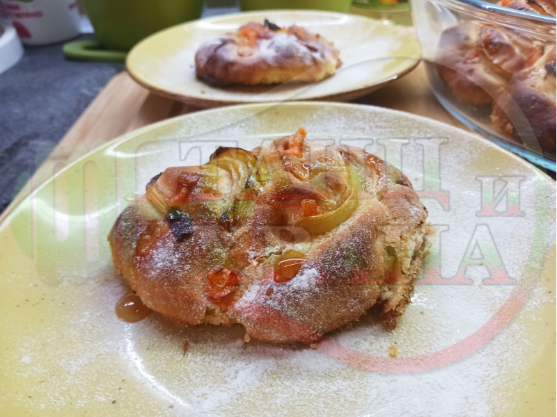 Български морковени сладки постни банички 