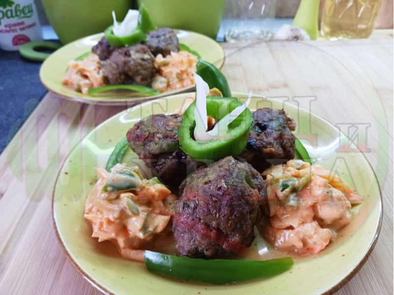 Българска зелева непостна зимна салата 