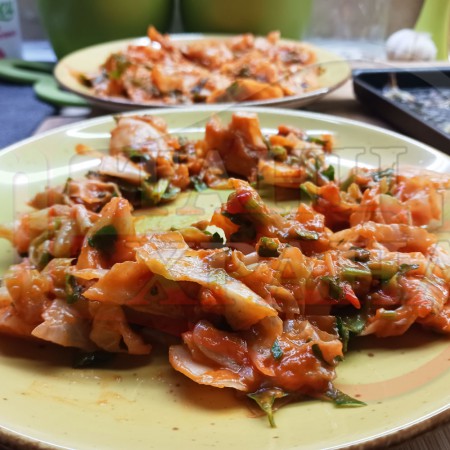 Българска зелева постна зимна салата 