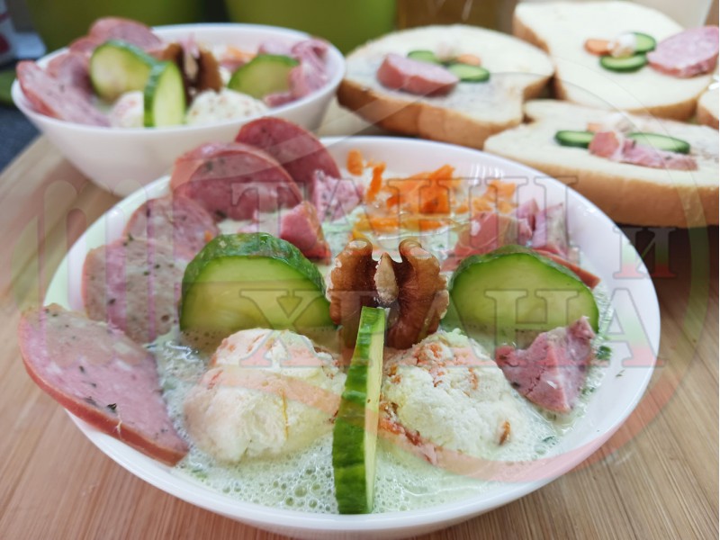 Българска краставична тараторова млечна сурова супа 