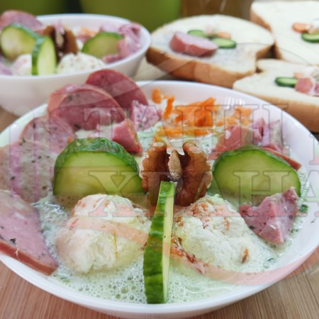 Българска краставична тараторова млечна сурова супа 