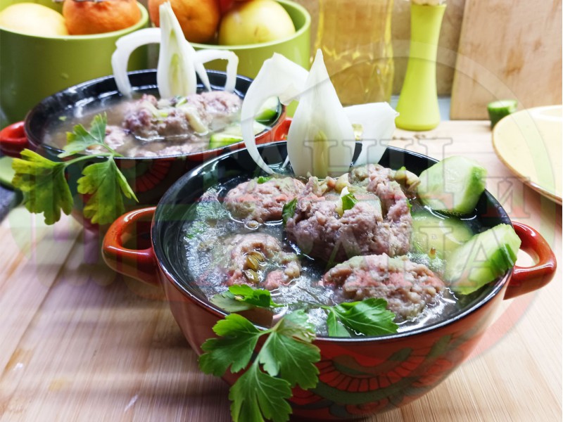 Българска леща с мини кюфтенца 