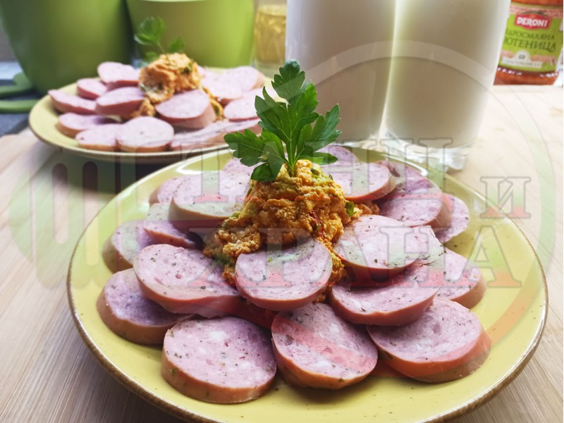 Българска лютенична сурова салата 