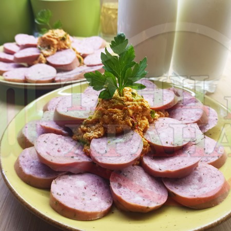 Българска лютенична сурова салата 