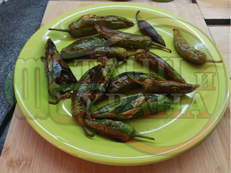 Печени люти чушки на фурна 