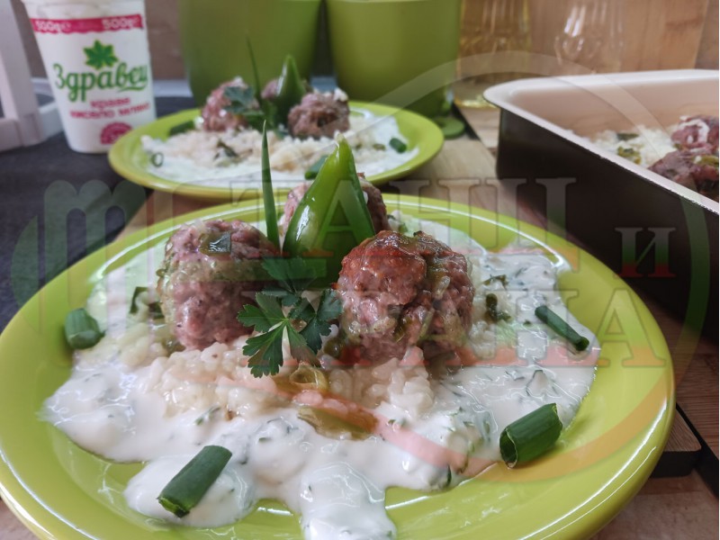 Ориз с кюфтенца 