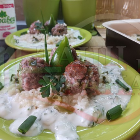 Ориз с кюфтенца 