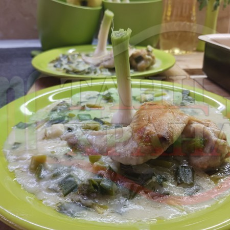 Българска пилешка яхния 