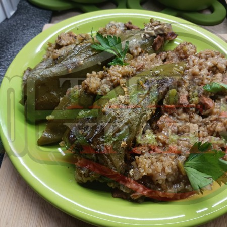 Пълнени зелени пресни чушки 