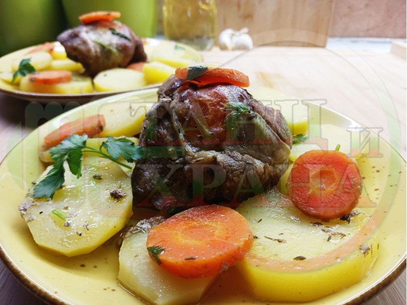 Български пълнени свински вратни пържоли 