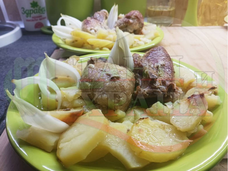 Български пълнени свински пържоли 