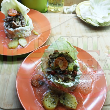 Български пълнени сурови кладенчета със свински вратни пържоли 