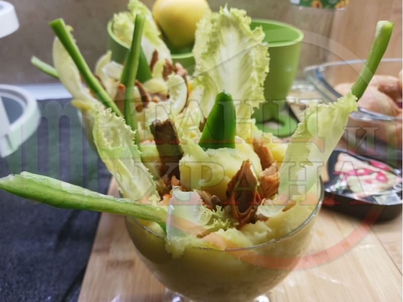 Българска картофена рибна салата 