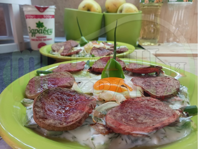Българска саламена яхния 