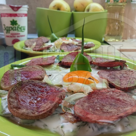 Българска саламена яхния 