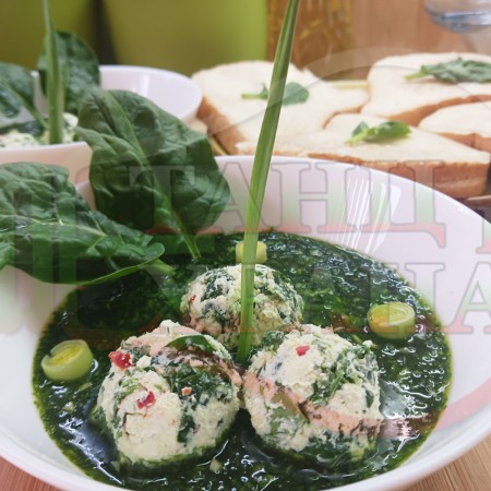 Българска спаначена пикантна сурова супа 