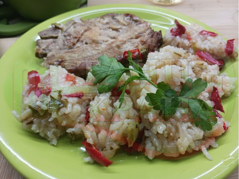 Свински пържоли с ориз 