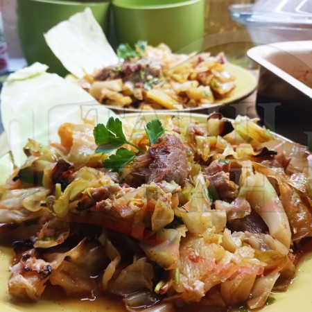 Българско прясно зеле със свинско 