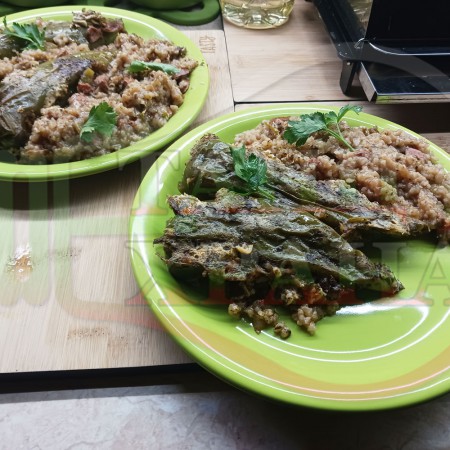 Пълнени зелени пресни чушки 